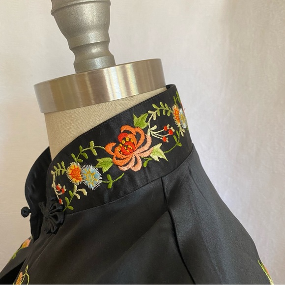 Vintage XS/S silk black heavily embroidered jacket. - Picture 6 of 9